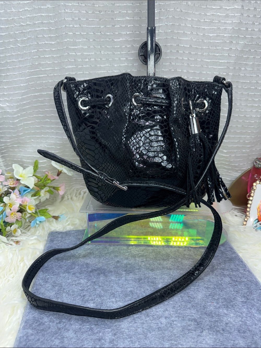 (X2) Michael Kors shoulder bag in embossed animal print leather with drawstring